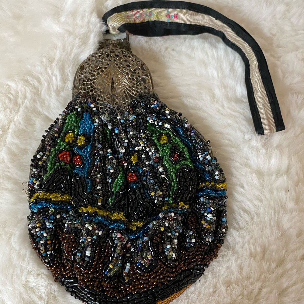 Vintage Art Nouveau colorful beaded wristlet 4x 5”
